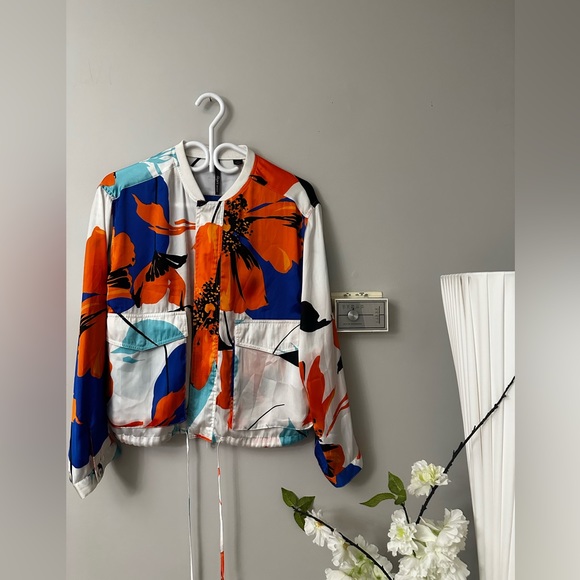 🎀 SKYE’S THE LIMIT 🎀 FLORAL ZIP UP JACKET - Picture 3 of 5